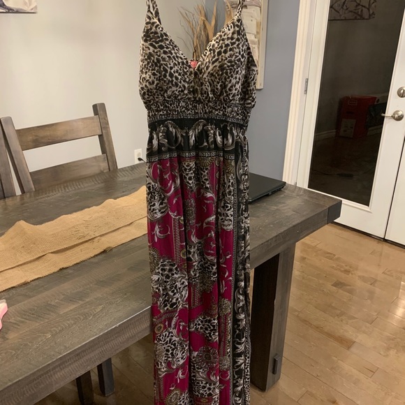 Beautiful Printed Maxi Dress - Picture 8 of 9